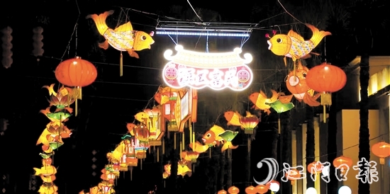 魚燈熠熠，洋溢出濃濃的節(jié)日氛圍。
