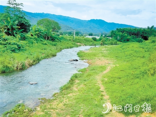 鶴城鎮(zhèn)萬和村河灘草地露營(yíng)點(diǎn)。