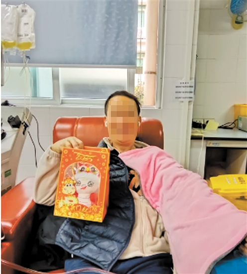 獻(xiàn)血可以挽救患者生命。