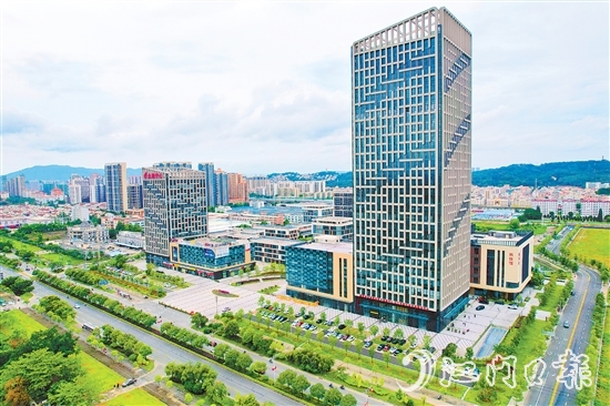 作為全市唯一的國家高新區(qū)，江海區(qū)要勇當全市制造業(yè)高質(zhì)量發(fā)展“先行區(qū)”“排頭兵”。邱昱