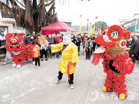 人們齊聚樟樹下村，現(xiàn)場感受非遺民俗活動魅力。