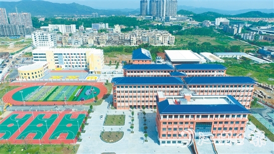恩平教育事業(yè)蓬勃發(fā)展。圖為恩平市實(shí)驗(yàn)小學(xué)和恩平市實(shí)驗(yàn)幼兒園。