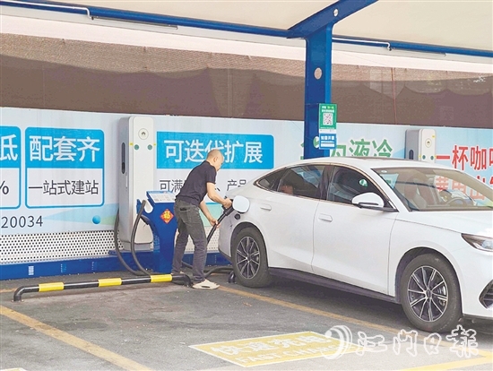 開平電動(dòng)汽車市場(chǎng)滲透率不斷提升，市民對(duì)充電基礎(chǔ)設(shè)施的需求日益增長(zhǎng)。