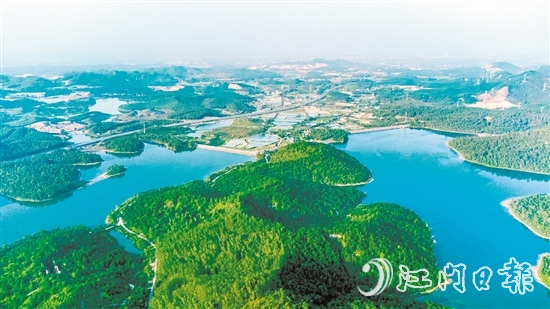 近年來，新會區(qū)堅持實施最嚴格水資源管理，強化用水總量和強度管控，加強水資源保護。