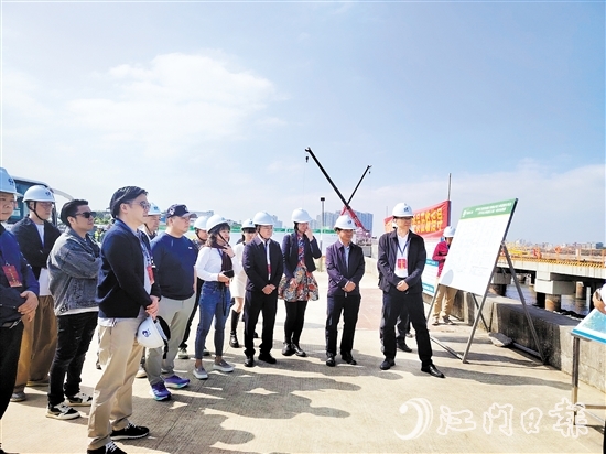 開(kāi)平市政協(xié)港澳委員視察三埠港搬遷項(xiàng)目。