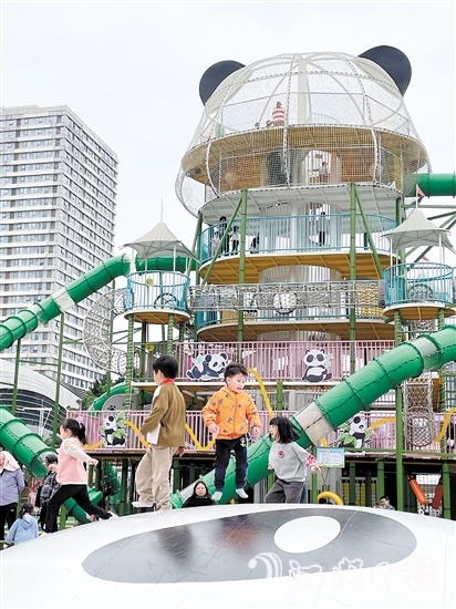 隨著無動力樂園陸續(xù)開業(yè)，“樂園經(jīng)濟”明顯升溫。