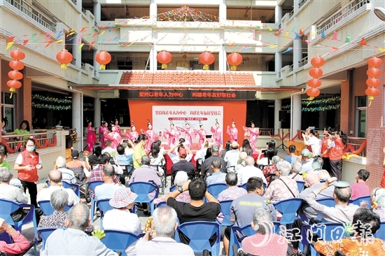 臺山市舉辦“敬老月”系列活動，豐富老年人精神生活。