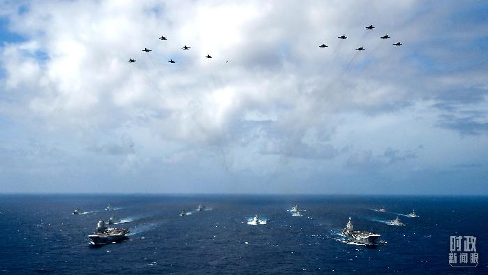 △2024年10月21日，遼寧艦、山東艦編隊雙航母編隊演練。（圖/視覺中國）