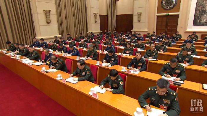 △2025年3月7日，解放軍和武警部隊代表團全體會議現(xiàn)場。