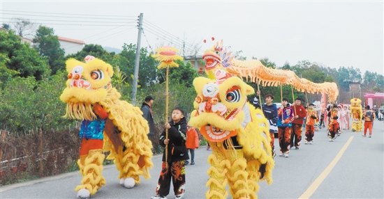 本次嘉年華包括金龍、醒獅、“花仙子”巡游等活動(dòng)內(nèi)容。