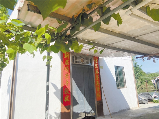 近年來，鶴山市相關(guān)部門及單位積極幫助困難群眾實(shí)施農(nóng)村危房改造。