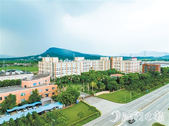 近年來，開平市構(gòu)建生物醫(yī)藥產(chǎn)業(yè)生態(tài)“強(qiáng)磁場”，加速了產(chǎn)業(yè)集聚。圖為位于沙塘鎮(zhèn)的開平牽牛生化制藥有限公司。