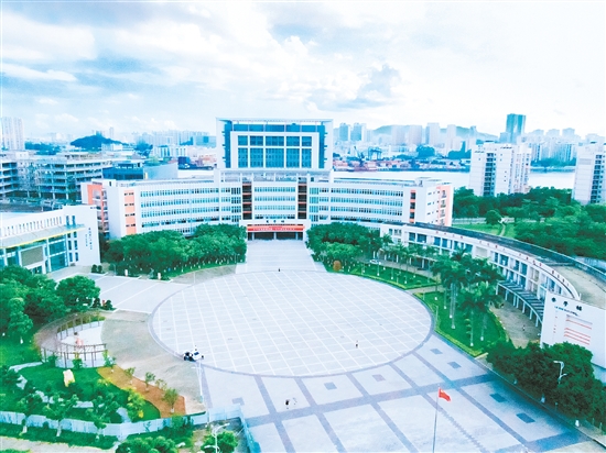 位于“中國(guó)僑都”江門西江之濱的江門職院，正在扎實(shí)推進(jìn)省域高水平高職院校建設(shè)。