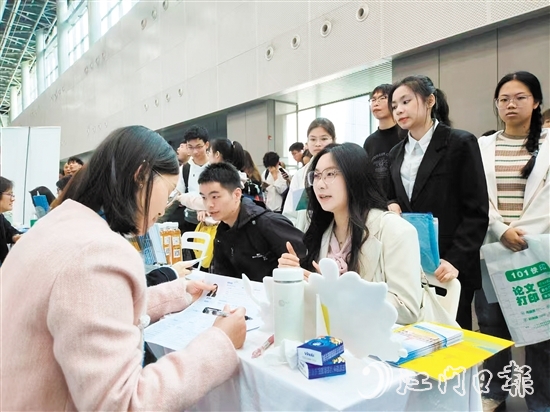臺(tái)山企業(yè)的參展人氣火爆。