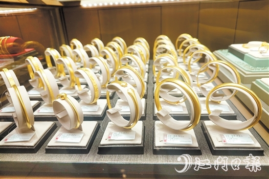 江門多家品牌金店金飾價格上漲。