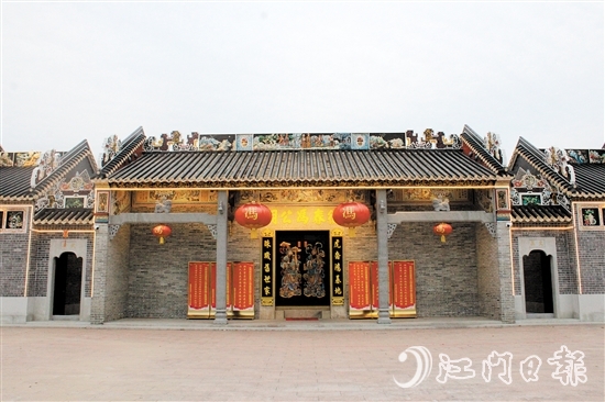 復春馮公祠建筑雄偉大氣，是典型的嶺南祠堂特色建筑。