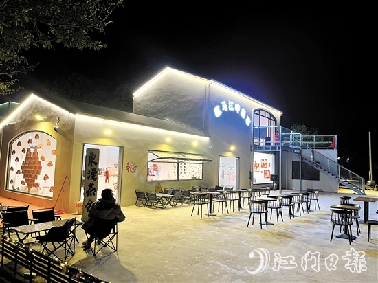 歇馬江畔集市由村集體廢舊物業(yè)改建而成，成為村中的“打卡點”。