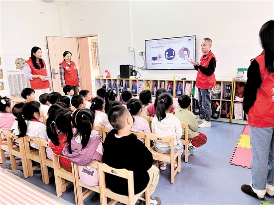 江門市中心醫(yī)院構(gòu)建立體化科普體系。