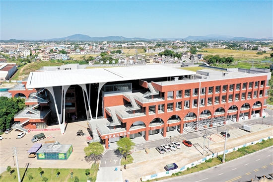 改造后的赤坎鎮(zhèn)鄰里中心（中心市場）干凈整潔。