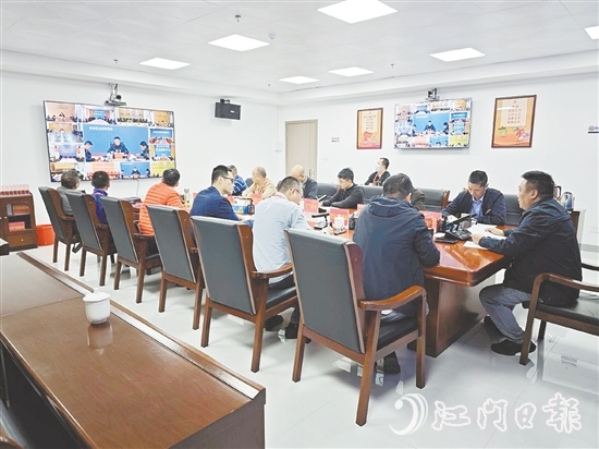清明節(jié)前，新會(huì)區(qū)森防辦通過(guò)視頻會(huì)商系統(tǒng)調(diào)度各鎮(zhèn)（街、區(qū)），進(jìn)一步壓實(shí)各方責(zé)任，要求從嚴(yán)從實(shí)從細(xì)落實(shí)各項(xiàng)防火措施。