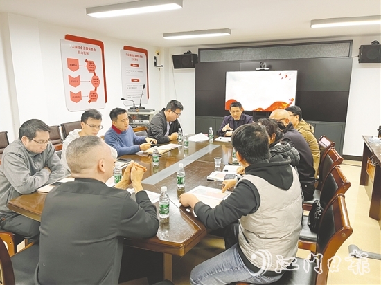 斗山鎮(zhèn)迅速組織司法所、農(nóng)辦、規(guī)劃辦、國土所、派出所、綜合行政執(zhí)法部門等召開分析研判會(huì)議。