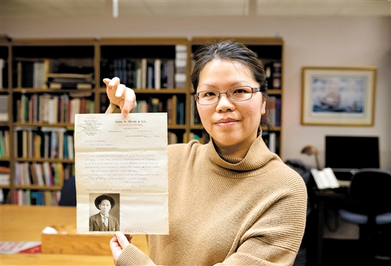 陳宜禧玄孫女陳麗娜在美國國家檔案館找到陳宜禧的一張新照片。受訪者供圖