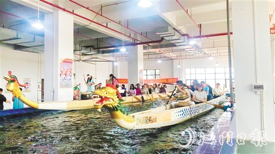 粵港澳大灣區(qū)百家旅行社代表親身體驗劃龍舟。