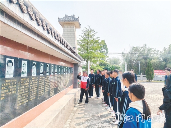 臺(tái)山市各級(jí)黨政機(jī)關(guān)、企事業(yè)單位、學(xué)校開(kāi)展紀(jì)念活動(dòng)，形成全社會(huì)共同緬懷英烈的良好風(fēng)尚。