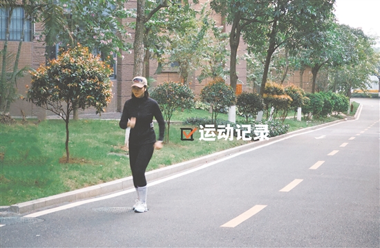 阿鈺跑步注重正確姿勢和持續(xù)堅持。