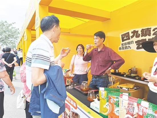 本地企業(yè)攜特色產(chǎn)品亮相嘉年華。