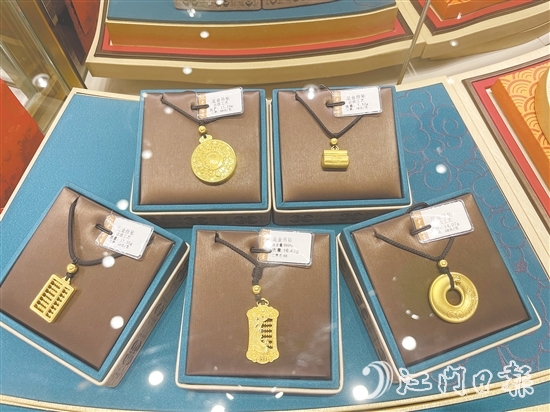 國內(nèi)金飾價格突破新高。