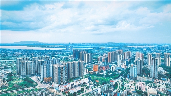 鶴山擁有廣闊的發(fā)展空間、扎實的產(chǎn)業(yè)基礎(chǔ)和良好的發(fā)展勢頭。圖為鶴山城區(qū)。