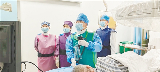 七旬血透患者遭膽石之困，消化內(nèi)科團(tuán)隊協(xié)作巧破難關(guān)。