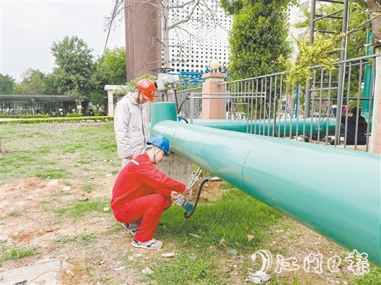 江門(mén)能源通過(guò)為工業(yè)企業(yè)提供高品質(zhì)蒸汽，為產(chǎn)業(yè)發(fā)展提供“綠色動(dòng)力”。