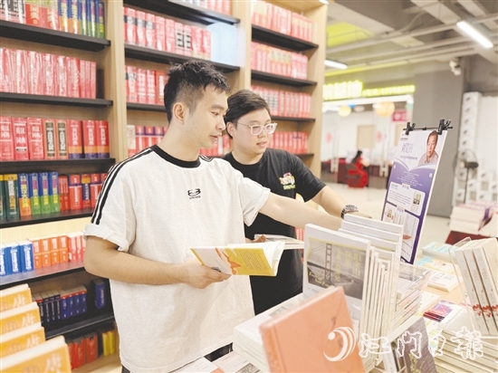 臺山市推動全民閱讀，促進閱讀空間遍地開花，讓書香氛圍日益濃厚。