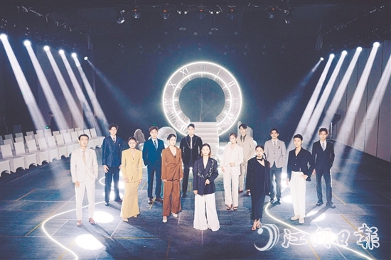 一場結(jié)合科技與傳統(tǒng)的時裝秀在江門上演。