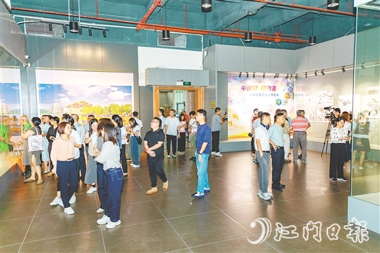 80幅攝影作品生動(dòng)展現(xiàn)新會(huì)工業(yè)戰(zhàn)線的勞動(dòng)者的技能風(fēng)采和精神面貌。