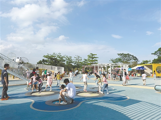 新會(huì)兒童公園成為熱門親子游目的地。