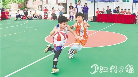 比賽現(xiàn)場(chǎng)上演精彩對(duì)決。
