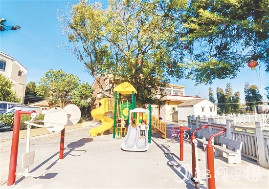 張良邊村爭取上級資源，為村組增設(shè)健身運(yùn)動器材和兒童娛樂設(shè)施。