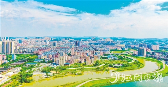 沙坪河岸，一幅“水清岸綠，鳥語花香”的小微濕地美麗畫卷映入眼簾。