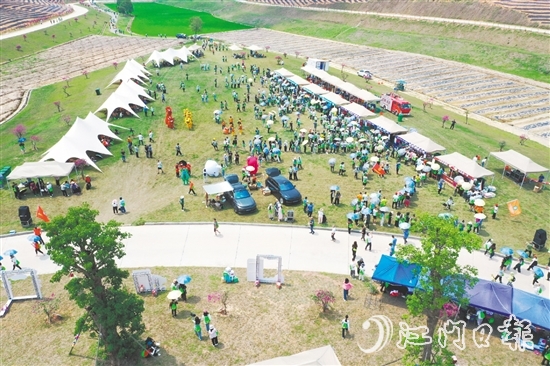 鶴山市源林生態(tài)樂園正式開園，是鶴山精心挖掘優(yōu)質(zhì)水資源稟賦，加快探索全域水經(jīng)濟(jì)新業(yè)態(tài)發(fā)展的生動(dòng)體現(xiàn)。