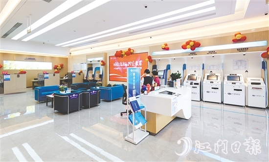 營業(yè)廳環(huán)境煥然一新，功能分區(qū)清晰明確。