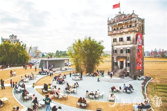 位于赤坎鎮(zhèn)紅溪村委會(huì)的“鷹村營(yíng)地”，不少市民、游客前來享受“慢生活”。