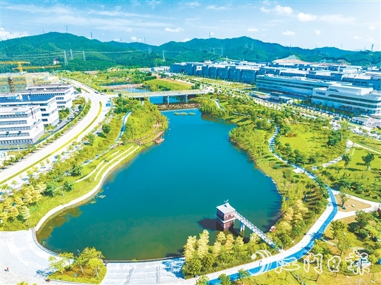 司前鎮(zhèn)全力推進(jìn)新會(huì)智造產(chǎn)業(yè)園鳳山湖園區(qū)建設(shè)，依托中創(chuàng)新航等鏈主企業(yè)的帶動(dòng)效應(yīng)，推動(dòng)五金不銹鋼與新能源等產(chǎn)業(yè)鏈跨鏈融合發(fā)展。
