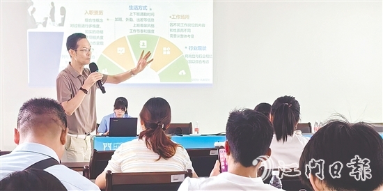 本次培訓(xùn)為就業(yè)困難人員等群體提供精準(zhǔn)就業(yè)指導(dǎo)。