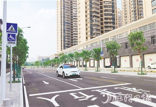 3條城市支路的建成投用，不僅提升了城市的形象和品質，更優(yōu)化了城市的交通網(wǎng)絡，解決了群眾的出行難題。圖為新建的僑安路。