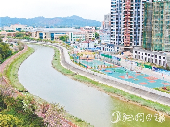 大江鎮(zhèn)濱水休閑公園已成為群眾健康休閑的“熱門打卡地”。