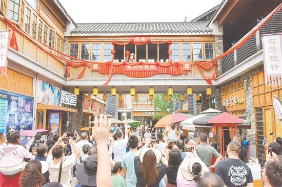 江門古勞水鄉(xiāng)旅游區(qū)推出精彩演藝節(jié)目吸引游客。