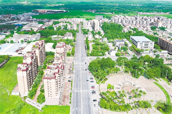 水步鎮(zhèn)以廣東省新型城鎮(zhèn)化標(biāo)準(zhǔn)化示范點(diǎn)建設(shè)為抓手，全面提升鎮(zhèn)圩人居環(huán)境品質(zhì)。